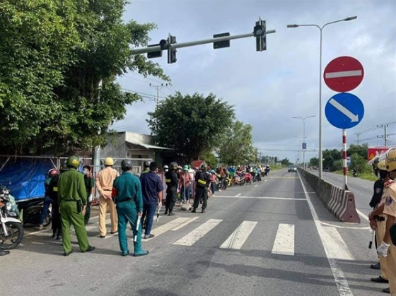 Người dân miền Tây đổ về quê khi một số địa phương nới lỏng giãn cách Người dân miền Tây đổ về quê khi một số địa phương nới lỏng giãn cách