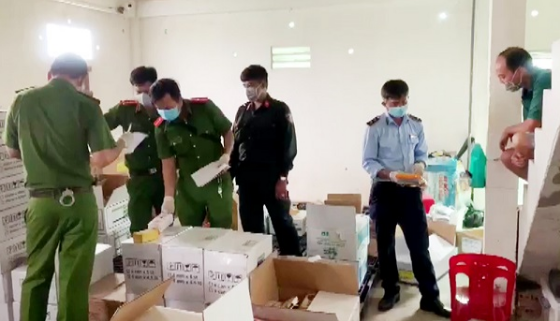 An Giang: Tạm giữ trên 7.700 sản phẩm thuốc bảo vệ thực vật không rõ nguồn gốc An Giang: Tạm giữ trên 7.700 sản phẩm thuốc bảo vệ thực vật không rõ nguồn gốc