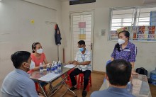 Vụ phá cửa đưa người đi xét nghiệm ở Bình Dương: Bí thư phường xin lỗi công khai