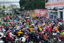 13 tỉnh thành kiến nghị tạm ngưng cho người dân dừng về quê