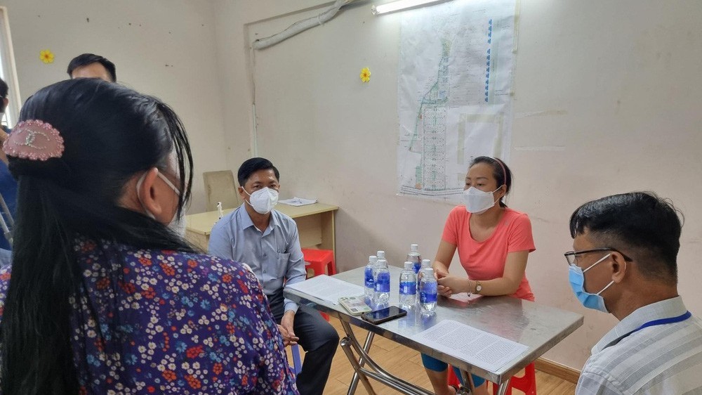 Bản tin ngày 5/10: Phạt 2 triệu đồng người phụ nữ bị phá cửa nhà cưỡng chế đi xét nghiệm Covid-19