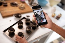 Apple sắp trình làng iPhone SE 3, Nokia ra mắt G300 giá siêu rẻ Apple sắp trình làng iPhone SE 3, Nokia ra mắt G300 giá siêu rẻ