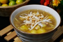 Chè sắn nóng ấm nồng ngày đông lạnh giá