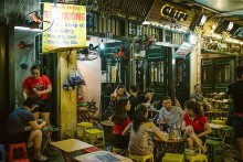 Hà Nội: Yêu cầu đóng cửa nhà hàng, cơ sở kinh doanh dịch vụ ăn uống trước 21h