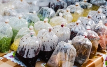 Dễ nhiễm độc từ túi ni lông, hộp nhựa đựng đồ ăn nóng