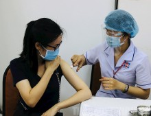 Sẽ tiêm vaccine Covid-19 miễn phí đến hết 2022