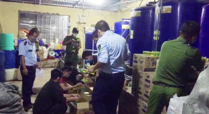 An Giang thu giữ hàng nghìn chai nước rửa chén giả nhãn hiệu nổi tiếng
