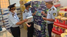 Tạm giữ gần 1.000 hộp sữa Ensure, Similac, Enfagrow nghi nhập lậu