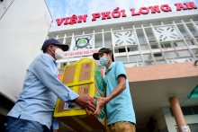 Thêm 1, 1 triệu viên thuốc Molnupiravir nhập khẩu được bàn giao ngay cho 17 tỉnh thành