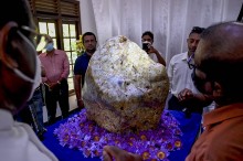 Phát hiện khối đá sapphire xanh nặng tới 310 kg