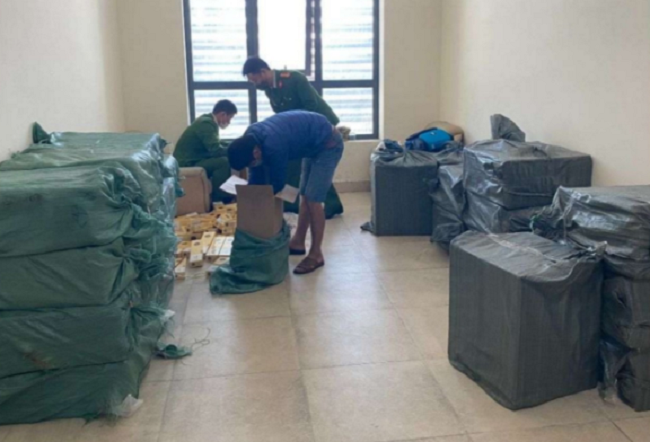 Nghệ An bắt giữ đối tượng vận chuyển 19.000 bao thuốc lá ngoại nhập lậu