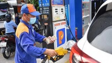 Giá xăng trong nước hôm nay (25/12) có thể tăng mạnh trở lại