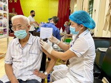 Hà Nội tiêm vaccine phòng COVID-19 liều bổ sung và nhắc lại cho người dân