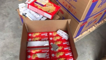 Chặn hàng tấn bánh kẹo hết hạn chuẩn bị tuồn ra thị trường