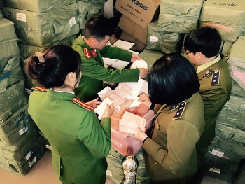 Bắt giữ 5 tấn mặt nạ mỹ phẩm dưỡng da không rõ nguồn gốc tại Hà Nội