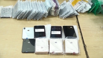 Tìm chủ của lô điện thoại không rõ nguồn gốc trị giá gần 3 tỷ đồng