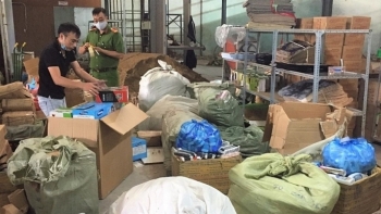 Bắt kho hàng ngoại nhập lậu, không giấy tờ xuất xứ tại Đà Nẵng
