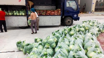 Cục Xúc tiến thương mại cấp phát nông sản Hải Dương cho người dân khó khăn