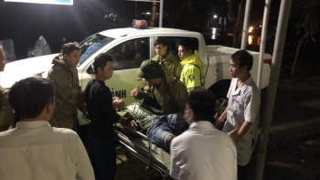 Sạt lở đất ở thủy điện Rào Trăng 3: Đưa thi thể đầu tiên ra ngoài