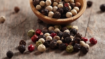 Giá hồ tiêu hôm nay 15/10: Tiêu xuất khẩu lên giá