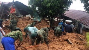 Đưa 11 thi thể cán bộ, chiến sĩ ra khỏi khu sạt lở tại Hướng Hóa - Quảng Trị