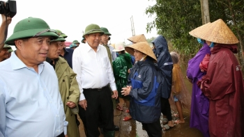 Phó Thủ tướng Trương Hòa Bình kiểm tra khắc phục mưa lũ tại Quảng Trị