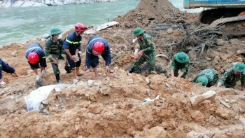 Tạm dừng kìm kiếm nạn nhân tại Rào Trăng 3 do thời tiết xấu