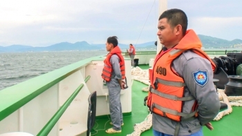 Tiếp cận được tàu cá tìm kiếm 2 tàu mất tích trong bão số 9