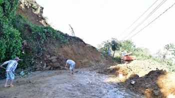Vụ sạt lở đất nghiêm trọng tại Quảng Nam: 4 nạn nhân thoát chết