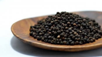 Giá hồ tiêu hôm nay 2/12: Nhích nhẹ 500 đồng/kg