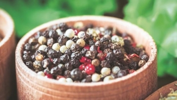 Giá hồ tiêu hôm nay 18/12: Tiếp tục giảm