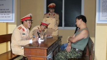 Chặn bắt xe khách vận chuyển gần 1 tấn gỗ trắc