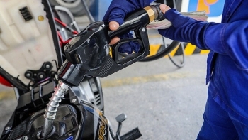 Giá xăng dầu hôm nay 28/12: Giảm mạnh