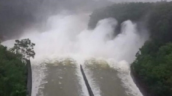 Hà Tĩnh: Hồ Kẻ Gỗ xả lũ 940m3/s, nhiều địa phương vượt đỉnh lũ 2010