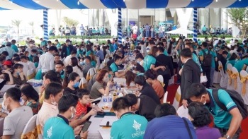Hơn 1.000 khách hàng tham gia sự kiện khai trương Phòng Kinh doanh và căn hộ mẫu Bien Hoa Universe Complex