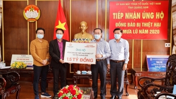 Tập đoàn Hưng Thịnh hỗ trợ 3 tỷ đồng cho đồng bào 2 tỉnh Quảng Nam và Quảng Ngãi bị thiệt hại do bão số 9