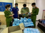 Hà Nam: Tịch thu 13.500 chiếc khẩu trang không nhãn mác Hà Nam: Tịch thu 13.500 chiếc khẩu trang không nhãn mác