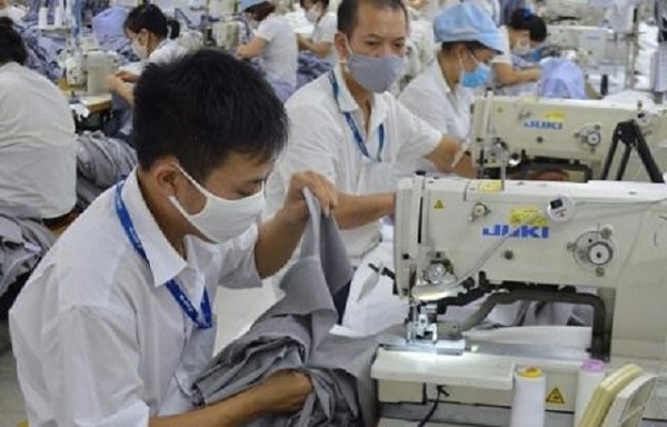Doanh nghiệp dệt may Việt Nam rất lo lắng khi Mỹ và EU tạm ngưng nhập hàng