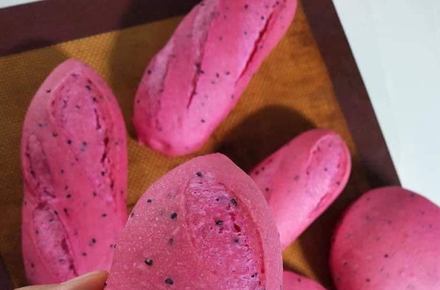 B&aacute;nh m&igrave; thanh long l&agrave; sản phẩm nổi tiếng của &ocirc;ng Kao Si&ecirc;u Lực