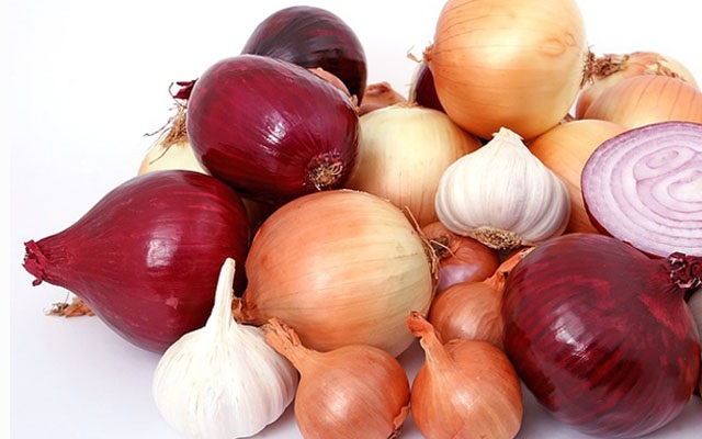 H&agrave;nh tỏi l&agrave; c&aacute;c loại thực phẩm kh&ocirc;ng chịu được nhiệt độ thấp