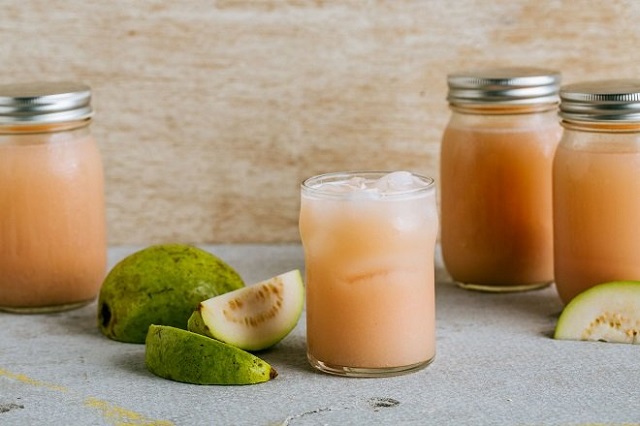 Rượu ổi găng l&agrave; b&agrave;i thuốc Đ&ocirc;ng y được lưu truyền bao đời qua, t&ugrave;y cơ địa từng người sẽ c&oacute; t&aacute;c dụng nhiều hay &iacute;t kh&aacute;c nhau