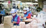 Ngành dệt may: Các doanh nghiệp tăng tốc cung ứng khẩu trang vải kháng khuẩn