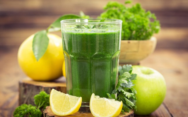 Nước &eacute;p cần T&acirc;y rất gi&agrave;u dinh dưỡng