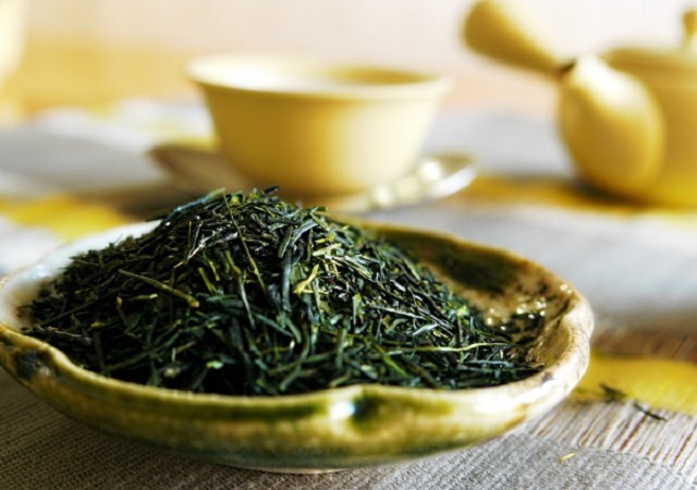 Sencha l&agrave; loại tr&agrave; l&aacute; phổ biến nhất của tr&agrave; xanh Nhật được thu hoạch từ v&ugrave;ng Uji-Kyoto