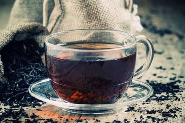 Tr&agrave; B&aacute; Tước hay tr&agrave; Earl Grey, được đặt theo t&ecirc;n của Charles Grey đệ nhị, thủ tướng Anh thập ni&ecirc;n 1830-1834