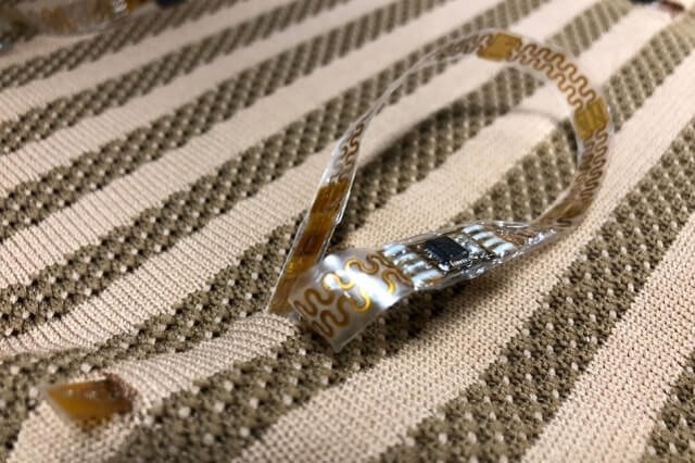 Sản phẩm may mặc nh&uacute;ng cảm biến c&oacute; thể giặt bằng m&aacute;y