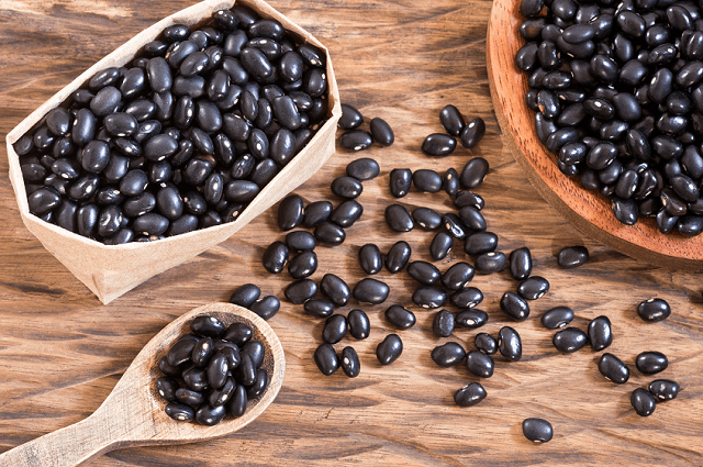 Đậu đen l&agrave; loại hạt chứa nhiều chất dinh dưỡng cần thiết cho cơ thể