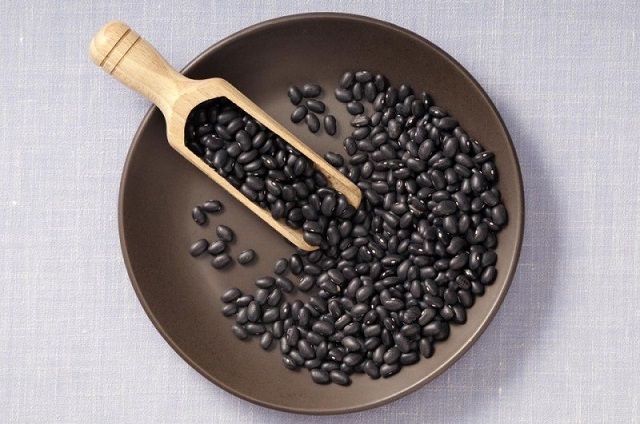 L&agrave;m nước đậu đen rang kh&ocirc;ng đường rất đơn giản mọi người c&oacute; thể thực hiện tại nh&agrave;