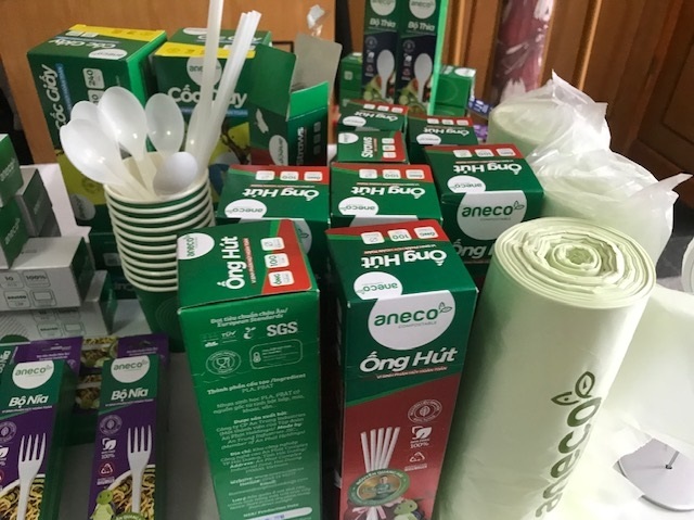 Các sản phẩm AnEco được làm hoàn toàn từ tinh bột ngô và hạt nhựa sinh học được nhập khẩu từ châu Âu an toàn cho sức khỏe và thân thiện môi trường