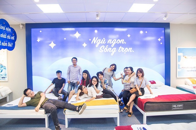 Điểm kh&aacute;c biệt giữa Vua Nệm với cửa h&agrave;ng truyền thống nằm ở sự trải nghiệm của kh&aacute;ch h&agrave;ng